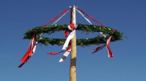 Maibaumfest auf dem Dorfplatz in Hachmühlen @ Dorfplatz in Hachmühlen